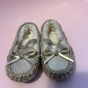 Toddler girl gold house slippers ,6M